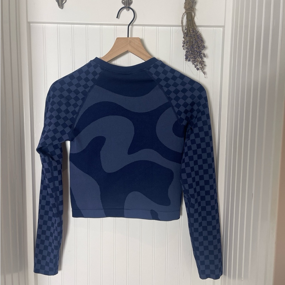 Fabletics Navy Wave Pattern Top - image 4